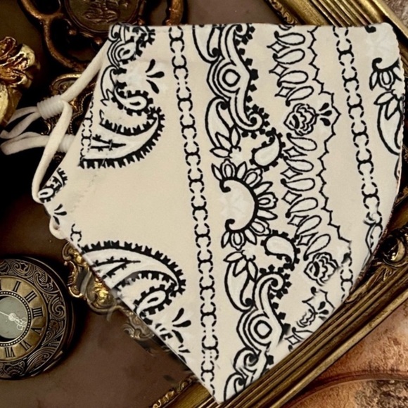 TORY BURCH • Black and White Bandana Style Face Mask Covering - Picture 3 of 3